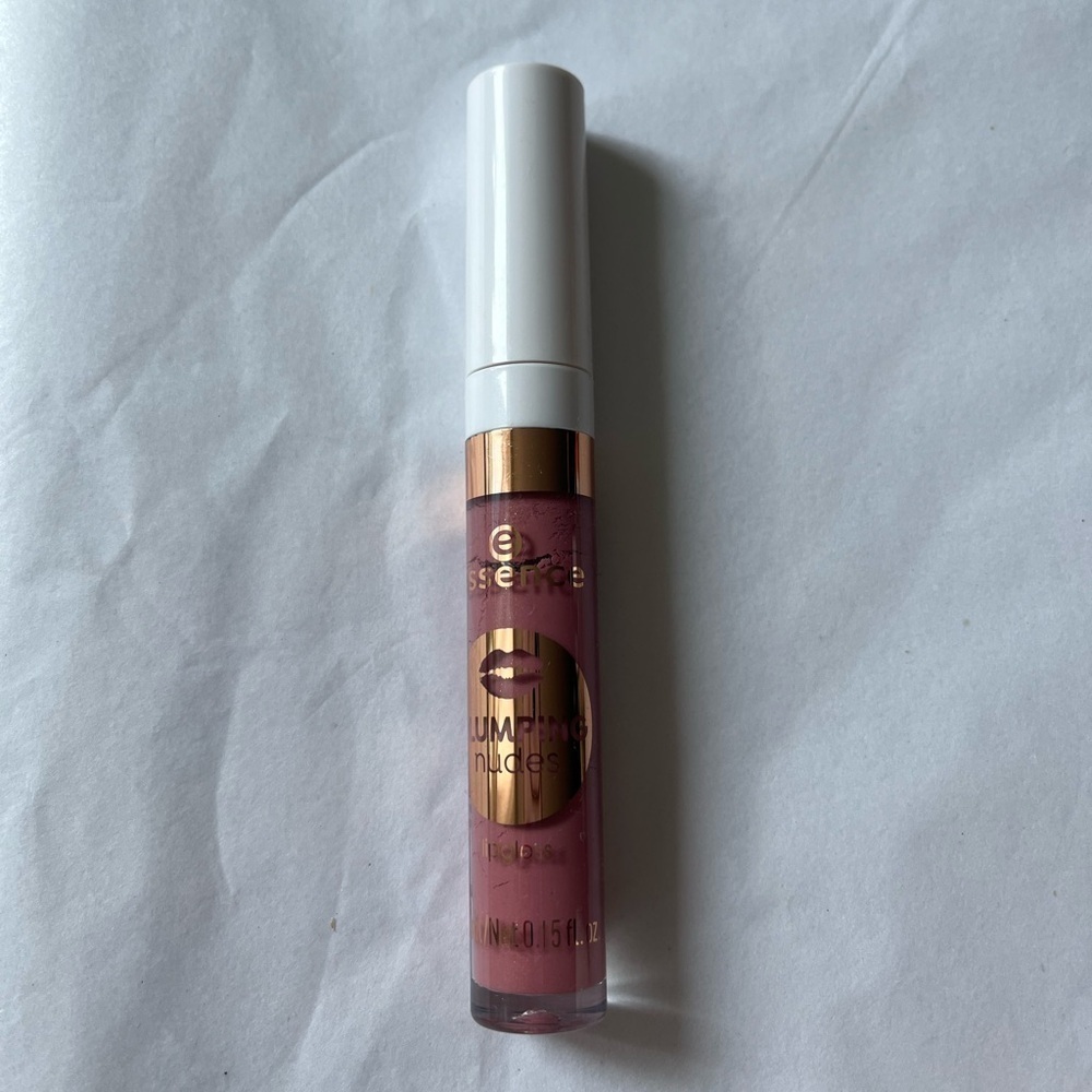 Essence Plumping Nudes Lip Gloss (4.5ml/0.15fl.oz/04) 04 that’s big